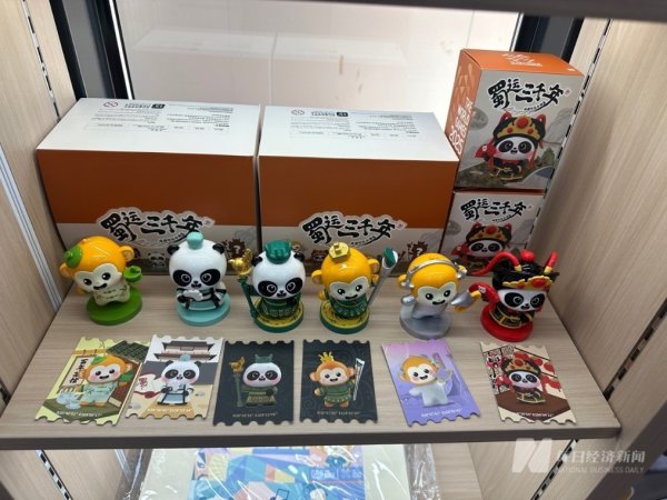 信钰证券 299美元热卖海外！全球首对AI萌宠“上岗”，世运会吉祥物从展台“走”进生活