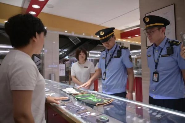 象泰配资 许昌市场监管部门对胖东来玉石开展日常检查：平均毛利率不超20％